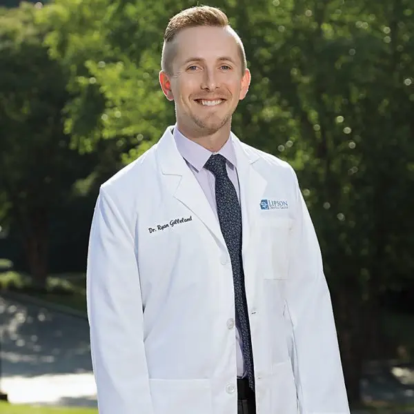 Image of Ryan Gilleland, DMD in a white coat smiling.